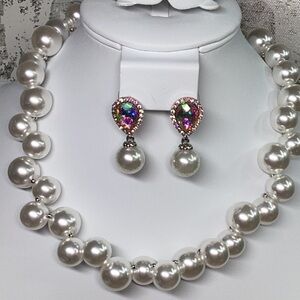 Vera Wang Faux Pearl Necklace Strung Uniquely w Coordinating Pierced Earrings